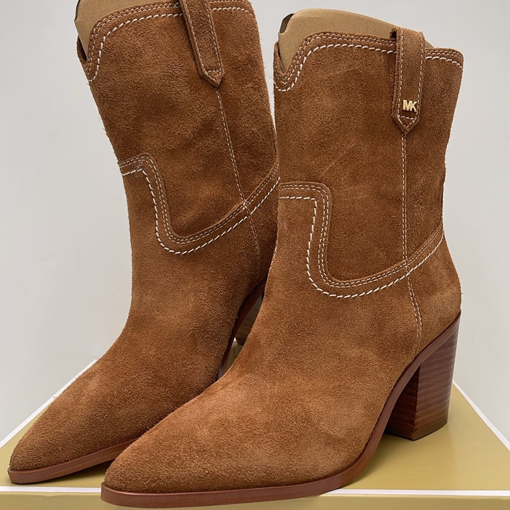Michael Kors WAVERLY HEELED BOOTIE JUNGLE SUEDE
49F4WVME6S
LUGGAGE - Picture 5 of 16